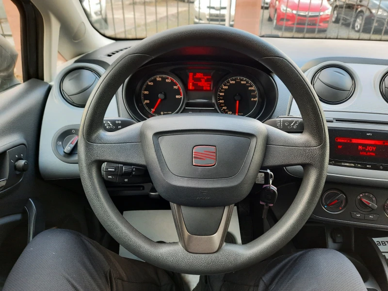 Seat Ibiza 1.2i, снимка 12 - Автомобили и джипове - 44863505