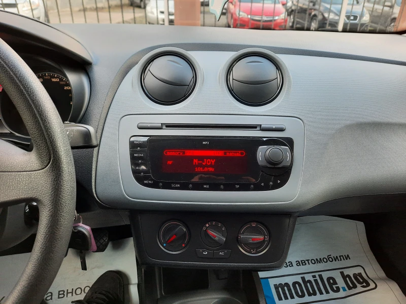 Seat Ibiza 1.2i, снимка 10 - Автомобили и джипове - 44863505