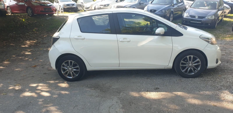 Toyota Yaris 1.3VVT-I Л.ДЖАНТИ КАМЕРА, снимка 4 - Автомобили и джипове - 47332025