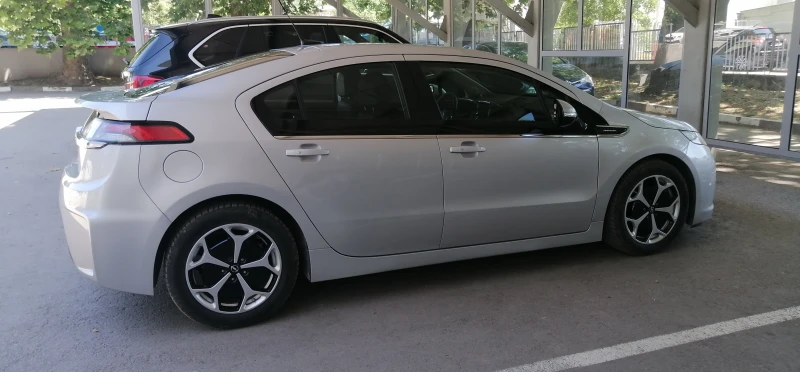 Opel Ampera Plug-in hybrid, снимка 4 - Автомобили и джипове - 52397152
