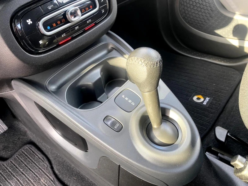 Smart Fortwo EQ 22kw панорама , снимка 14 - Автомобили и джипове - 52558775