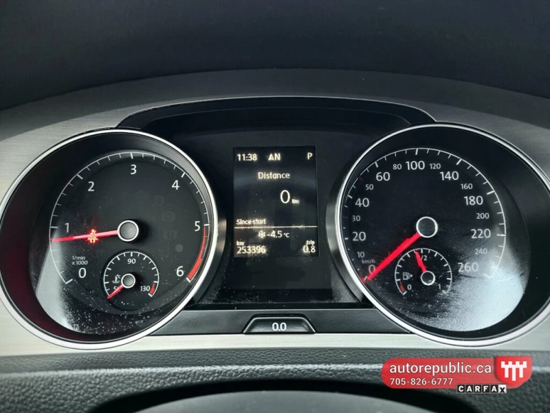 VW Golf * TDI Certified Loaded Well Maintained * CARFAX * , снимка 7 - Автомобили и джипове - 52924104