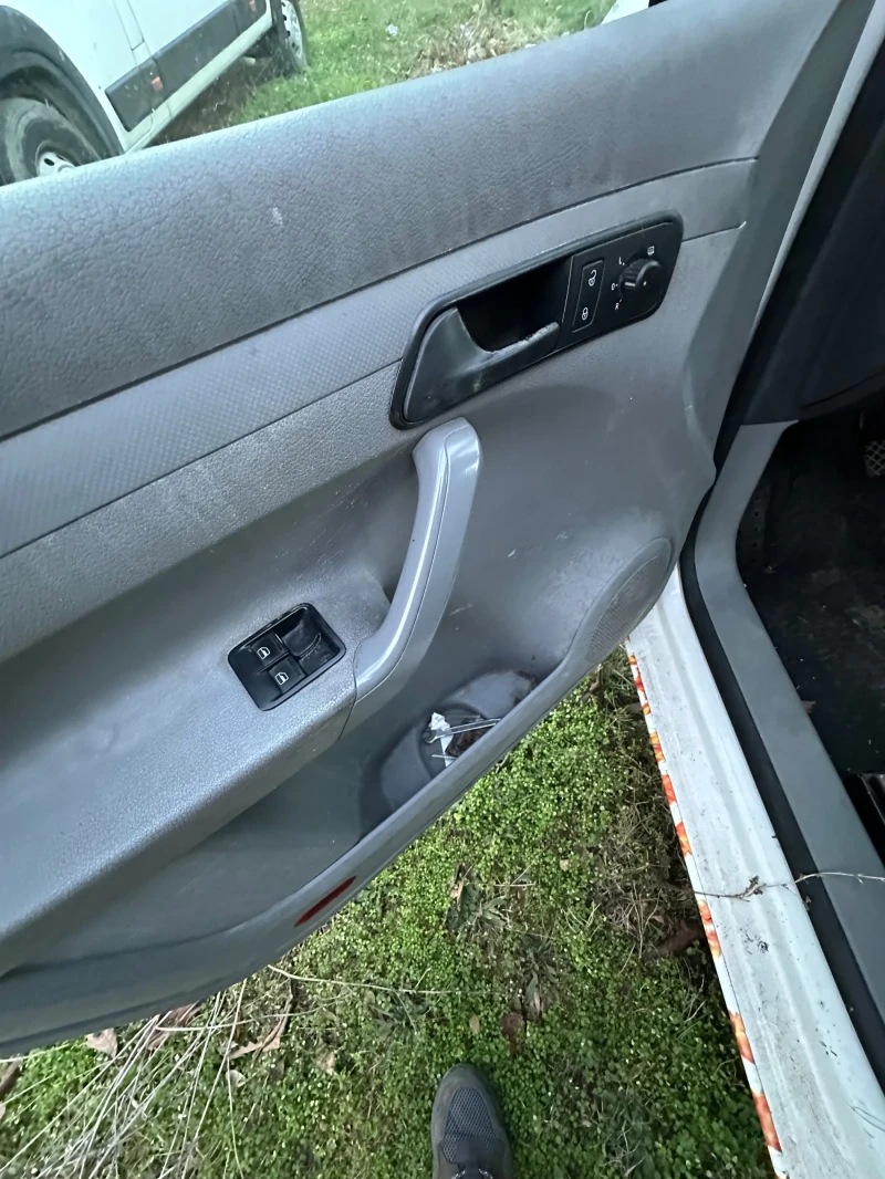 VW Caddy 2.0, снимка 5 - Автомобили и джипове - 52950383