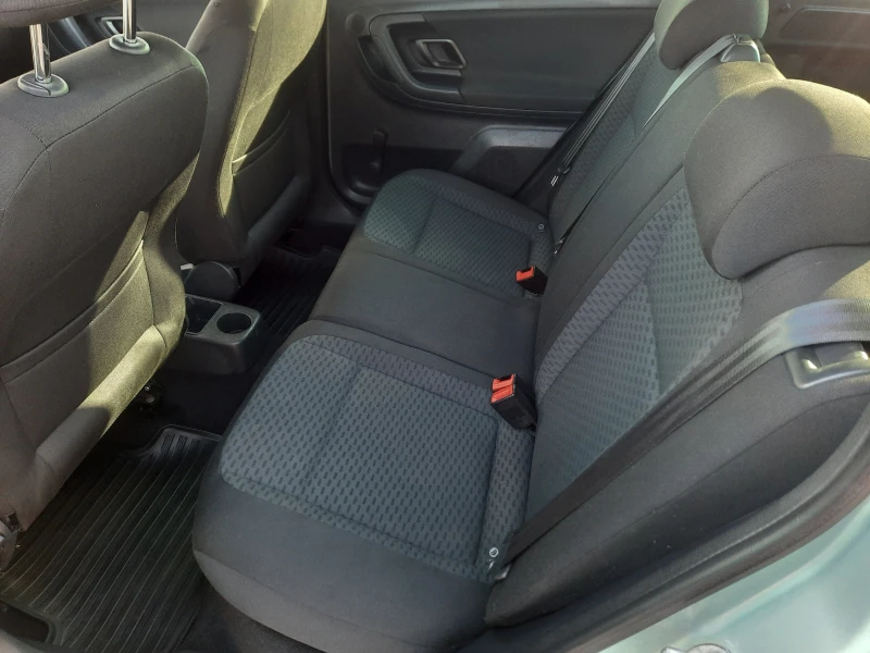 Skoda Fabia 1.6 TDI, снимка 7 - Автомобили и джипове - 53131608