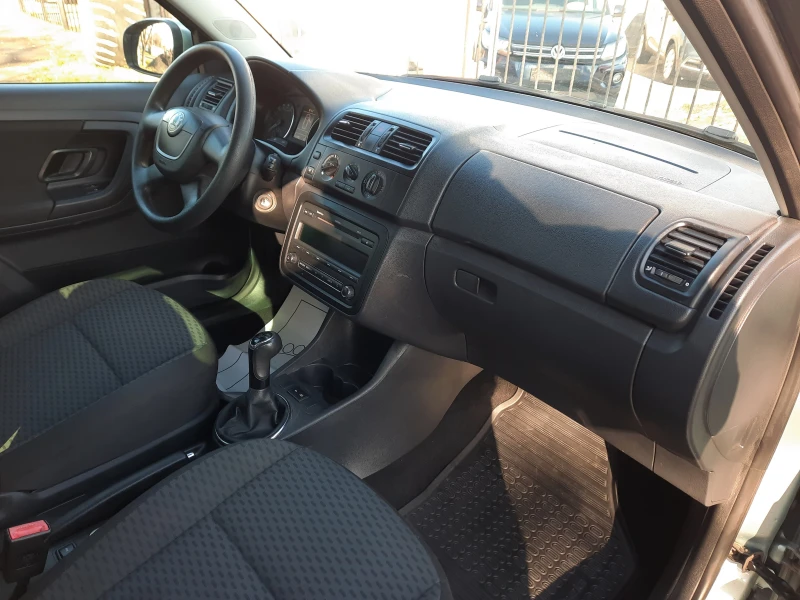 Skoda Fabia 1.6 TDI, снимка 11 - Автомобили и джипове - 53131608