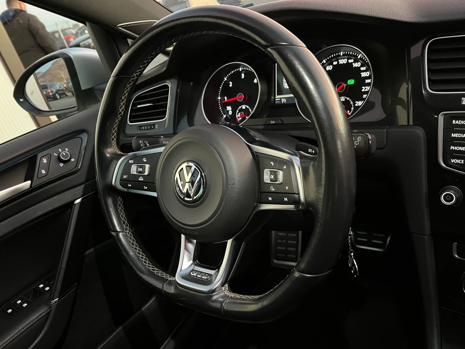 VW Golf 2.0GTD-Автоматик - изображение 9