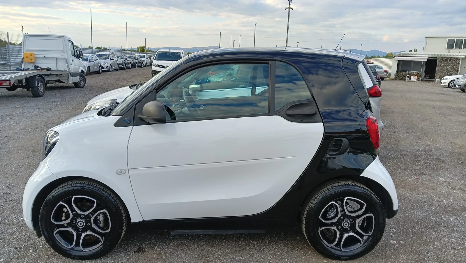 Smart Fortwo EQ 22kw панорама  - изображение 6