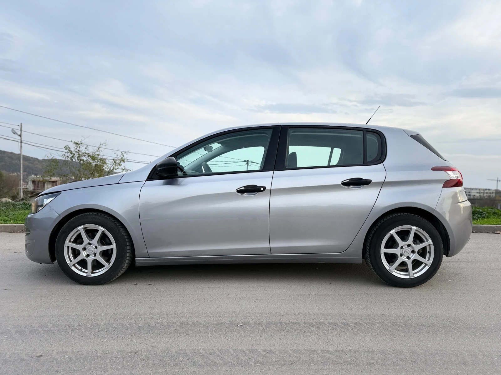 Peugeot 308 1.6 BlueHdi 120hp 4-5л/100км 161000км Редовна - изображение 2