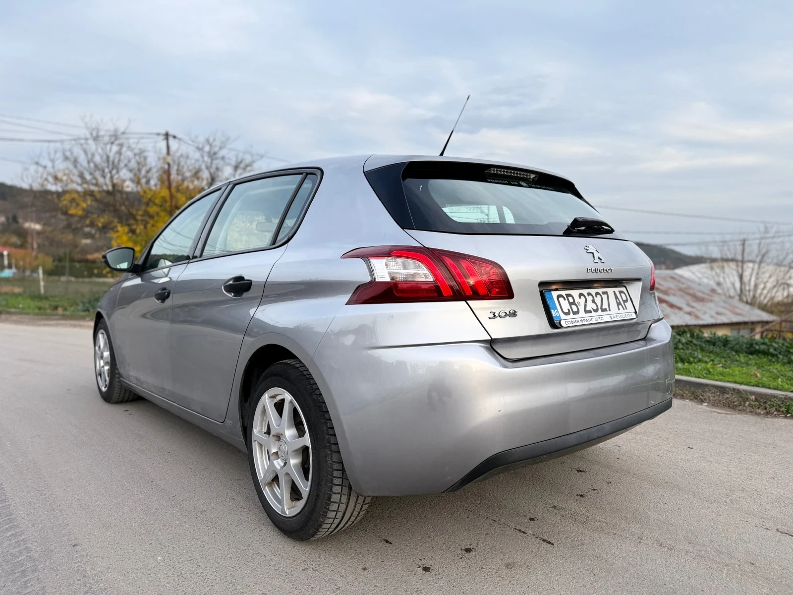 Peugeot 308 1.6 BlueHdi 120hp 4-5л/100км 161000км Редовна - изображение 3