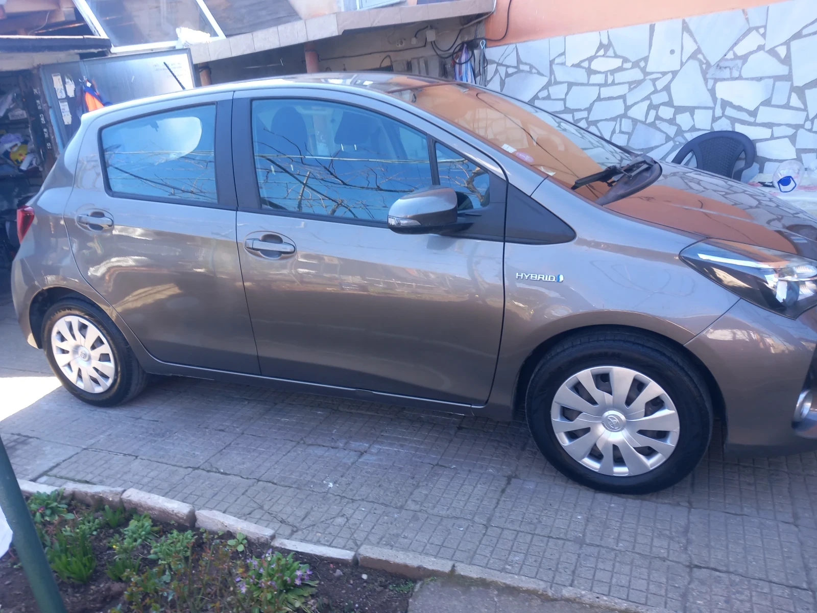 Toyota Yaris 1.5hybrid - изображение 3