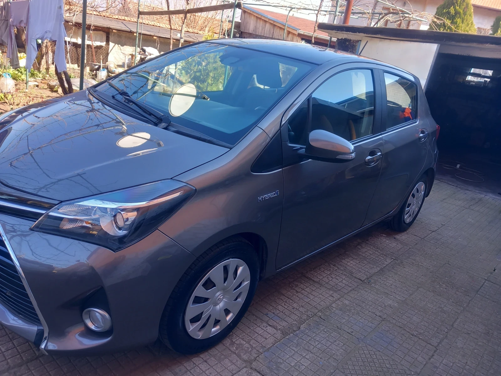 Toyota Yaris 1.5hybrid - изображение 4