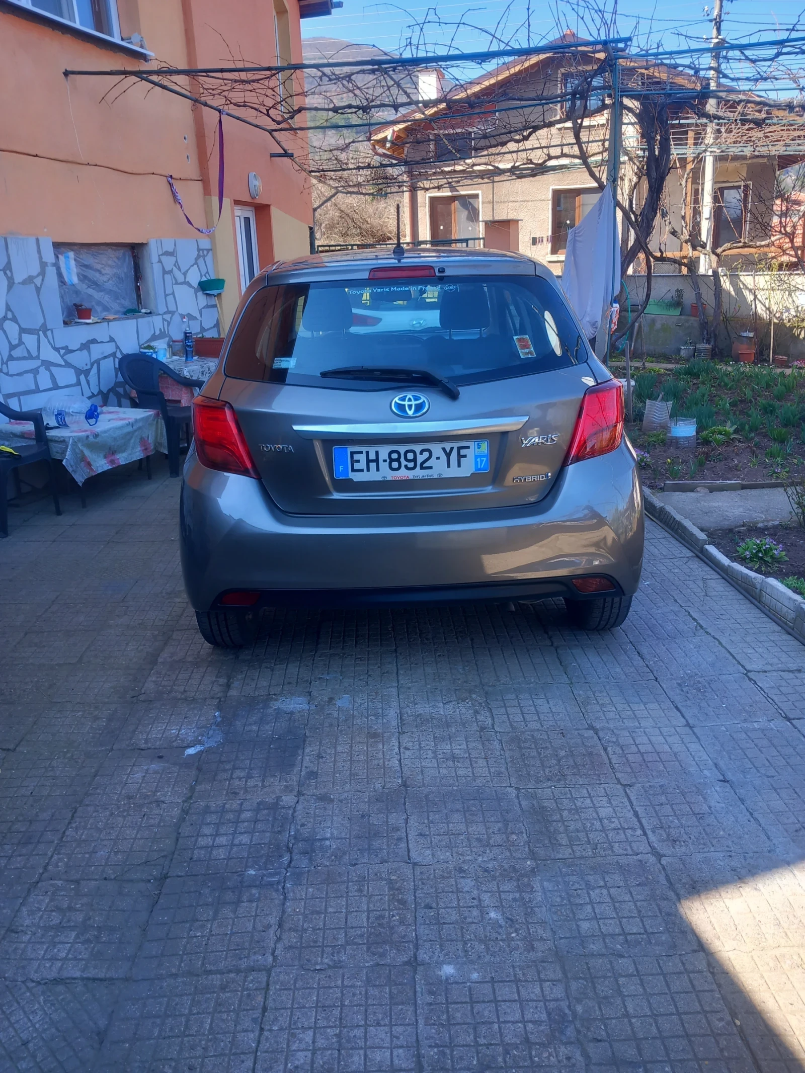 Toyota Yaris 1.5hybrid - изображение 2