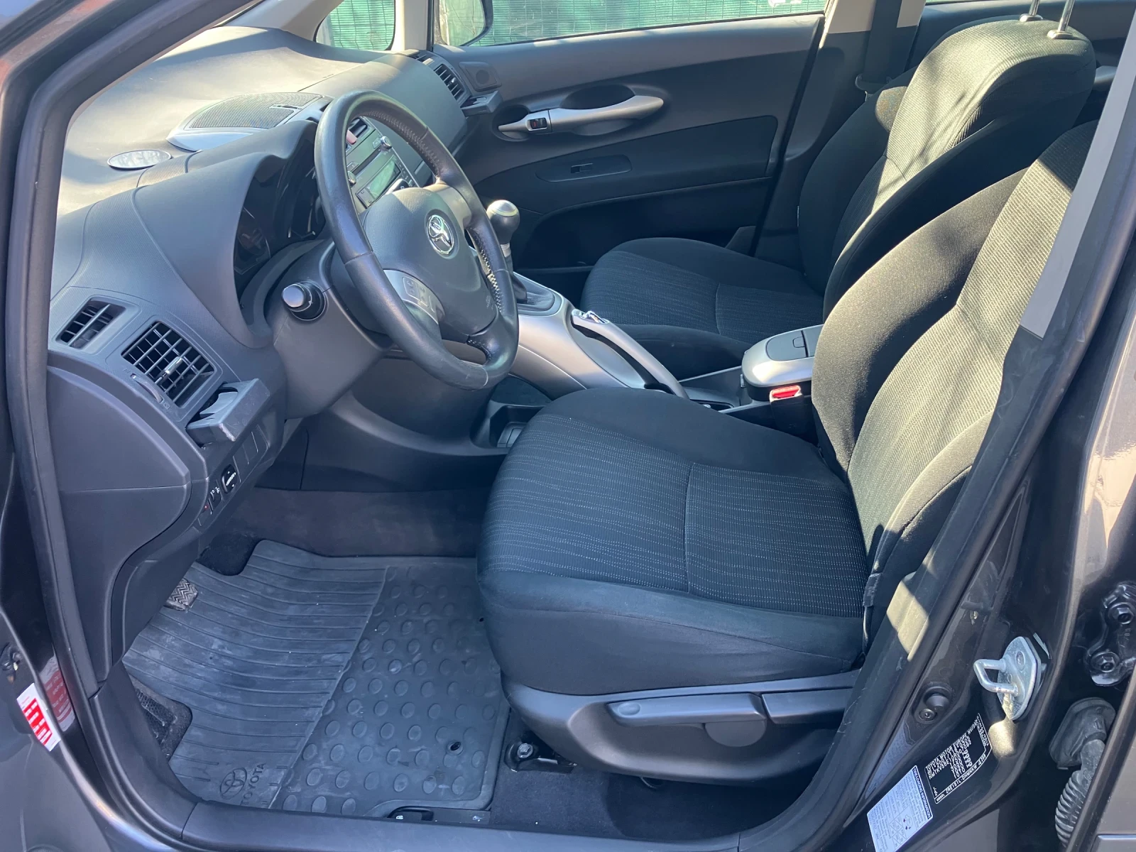 Toyota Auris 1.6/Отличен, снимка 6 - Автомобили и джипове - 53799905