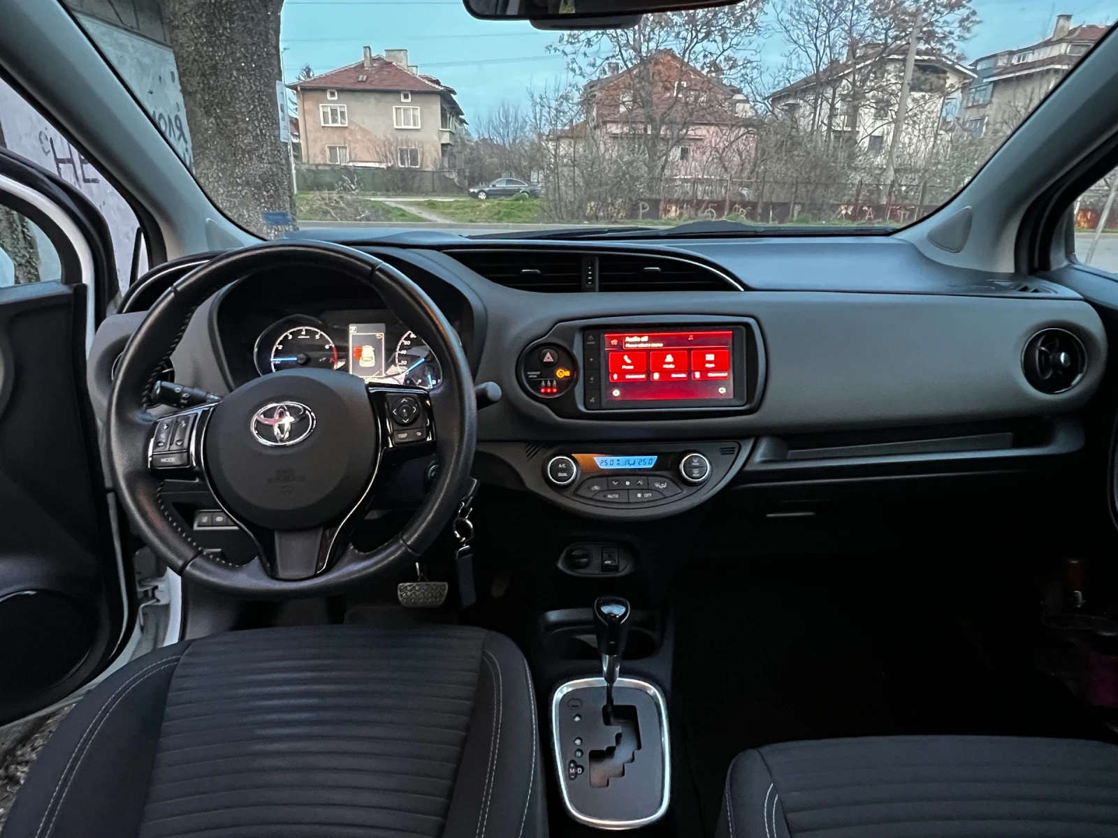 Toyota Yaris, снимка 5 - Автомобили и джипове - 54049574
