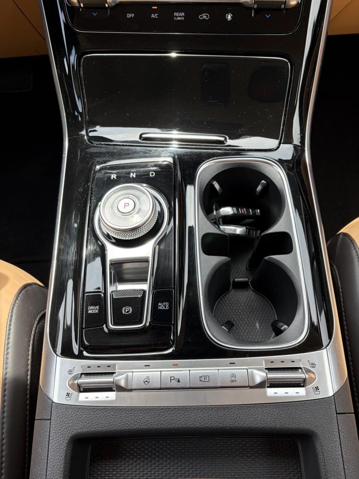 Kia Carnival 2.2 CRDI l Noblesse 8+ 1 ДДС - Налични 2 бр. в БГ, снимка 8 - Автомобили и джипове - 54869428