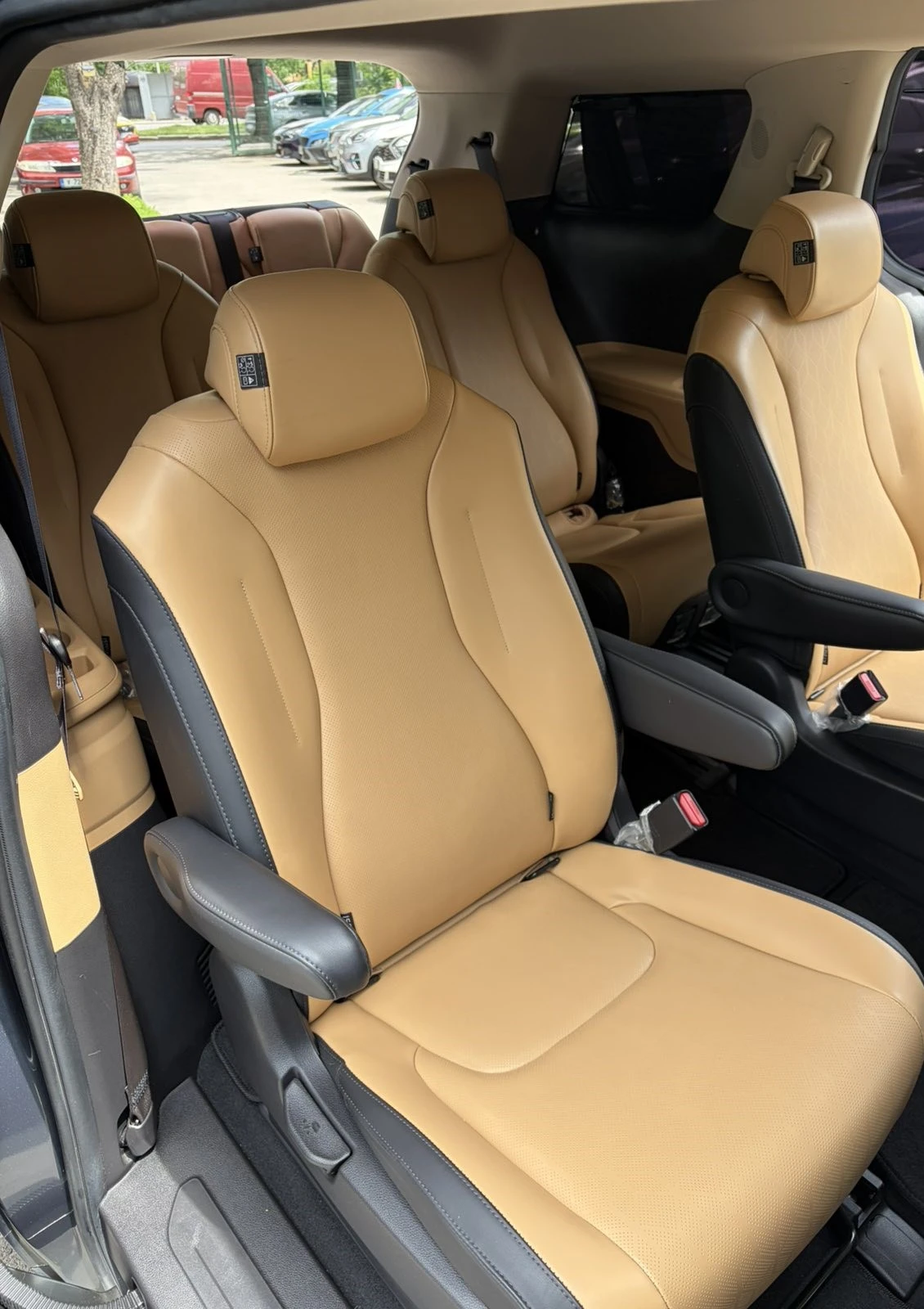 Kia Carnival 2.2 CRDI l Noblesse 8+ 1 ДДС - Налични 2 бр. в БГ, снимка 7 - Автомобили и джипове - 54869428