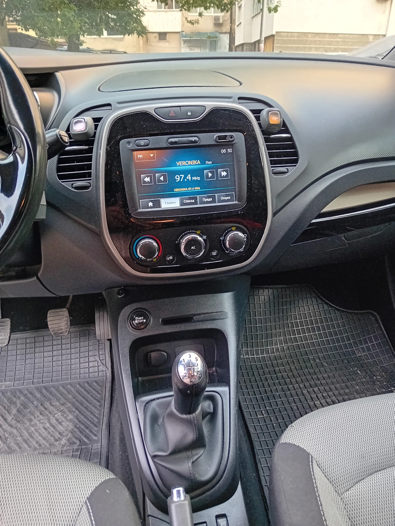 Renault Captur 1, 5 dci, снимка 12 - Автомобили и джипове - 54904704