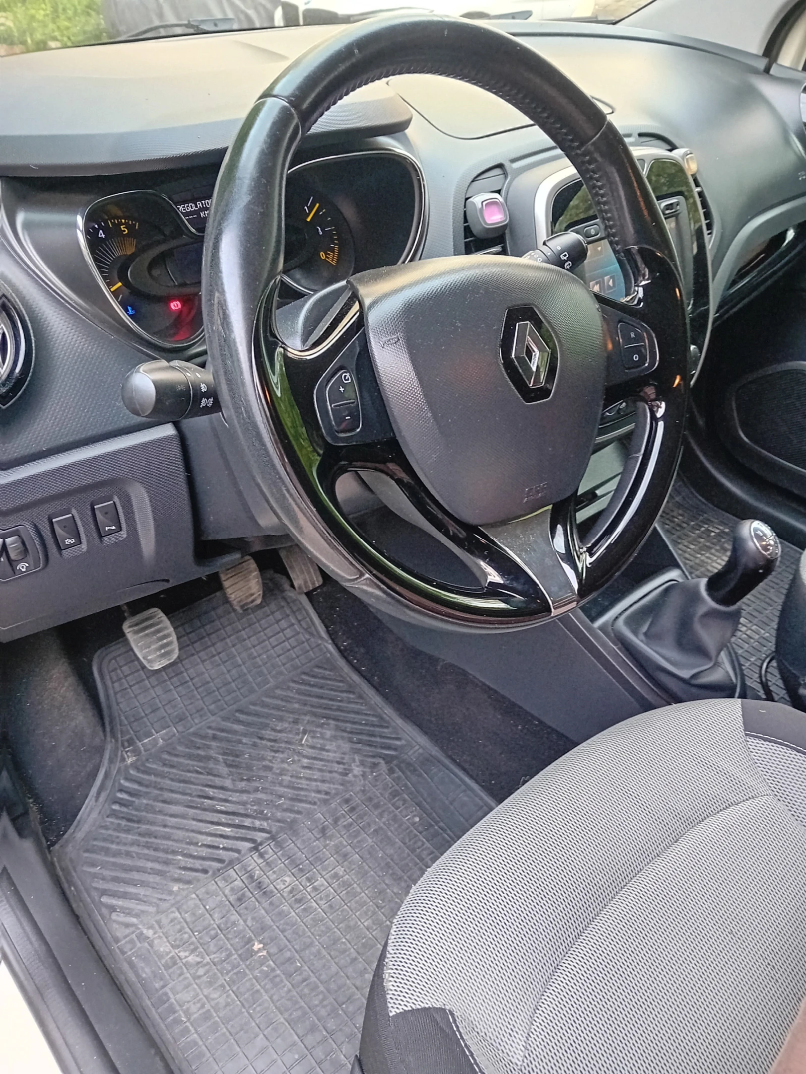 Renault Captur 1, 5 dci, снимка 11 - Автомобили и джипове - 54904704