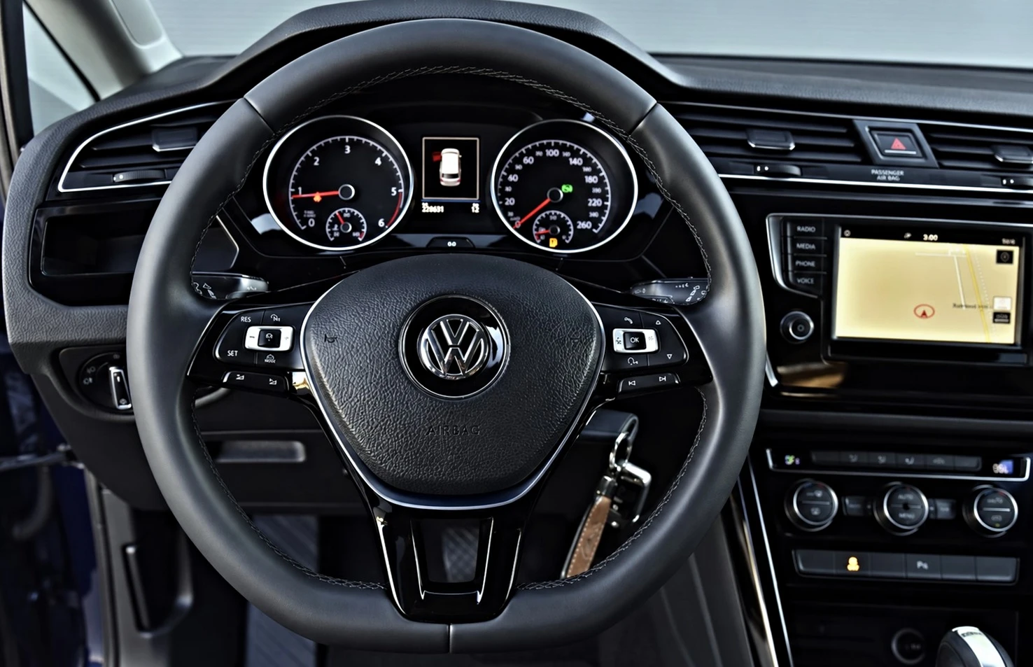 VW Touran 2.0TDI DSG 6+ 1места, снимка 12 - Автомобили и джипове - 55993870