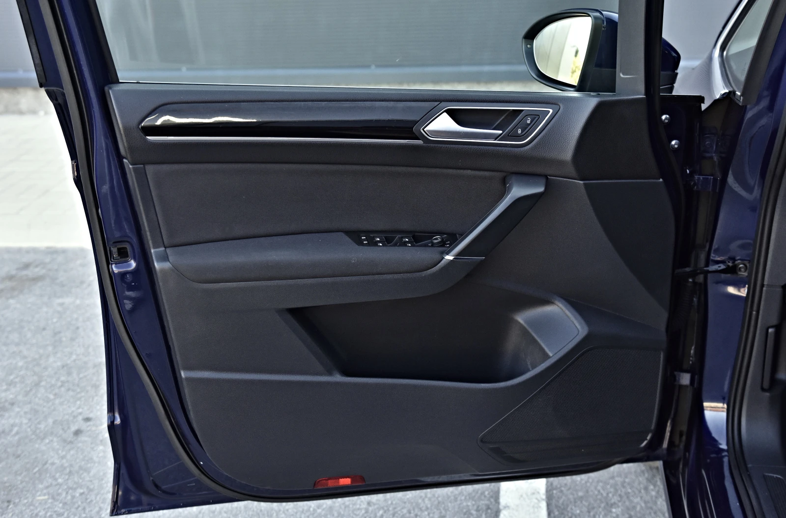 VW Touran 2.0TDI DSG 6+ 1места, снимка 14 - Автомобили и джипове - 55993870