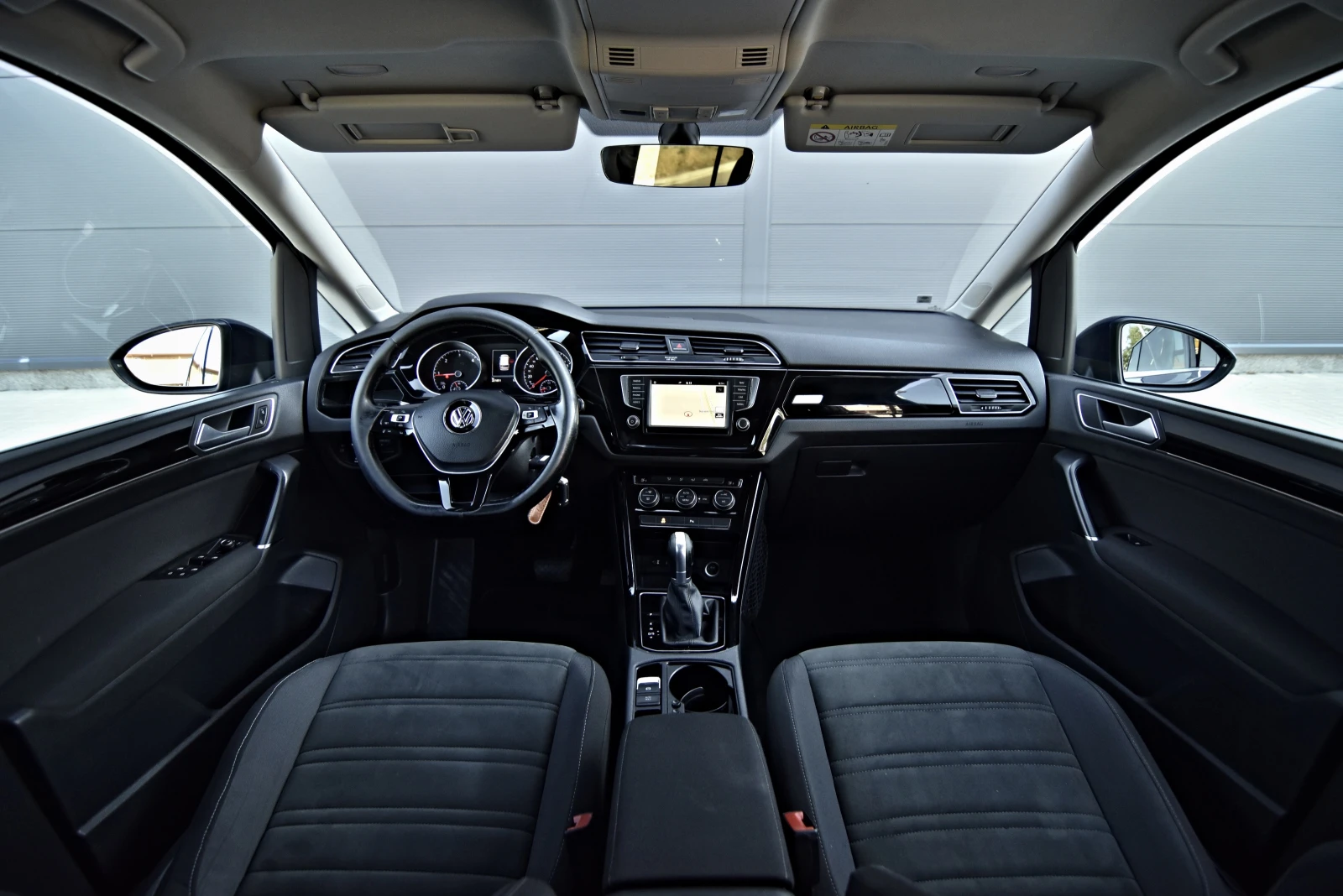VW Touran 2.0TDI DSG 6+ 1места, снимка 9 - Автомобили и джипове - 55993870
