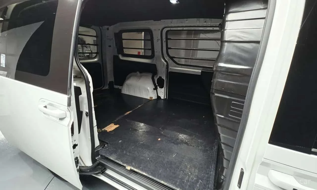 Hyundai Staria * Cargo 3 Seater* АВТОКРЕДИТ БЕЗ ПЪРВОНАЧАЛНА* , снимка 12 - Автомобили и джипове - 56180123