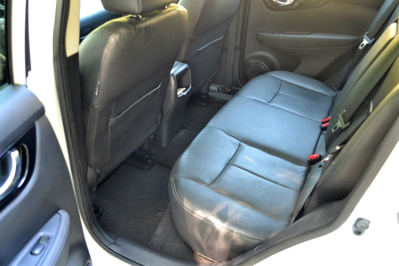 Nissan Qashqai 1.6 dCi Tekna, снимка 9 - Автомобили и джипове - 50551597