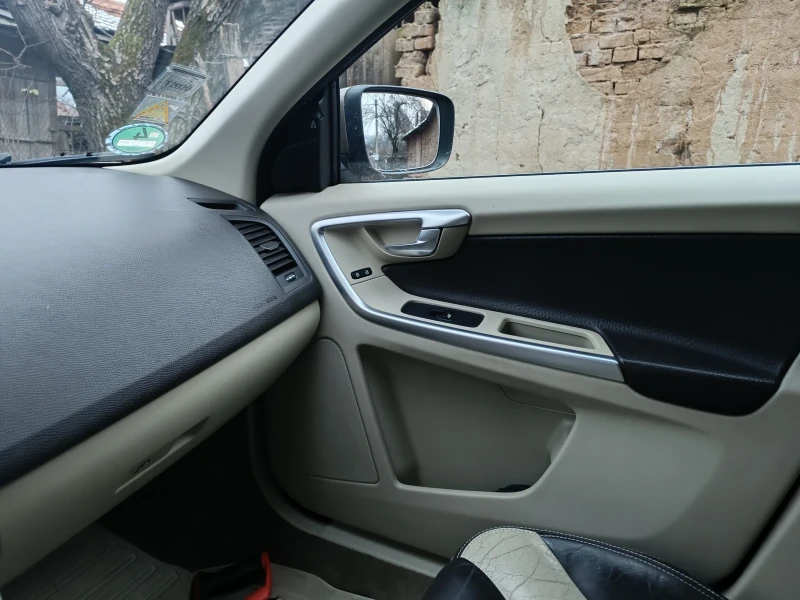 Volvo XC60 D5 AWD, снимка 10 - Автомобили и джипове - 52819733