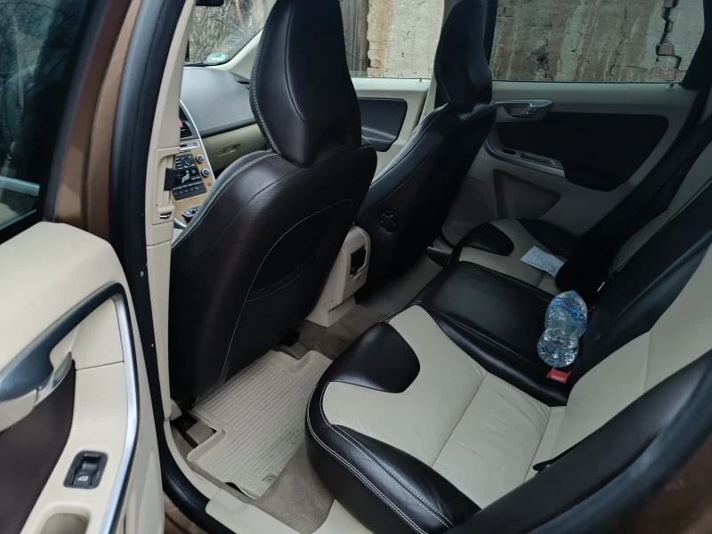 Volvo XC60 D5 AWD, снимка 8 - Автомобили и джипове - 52819733