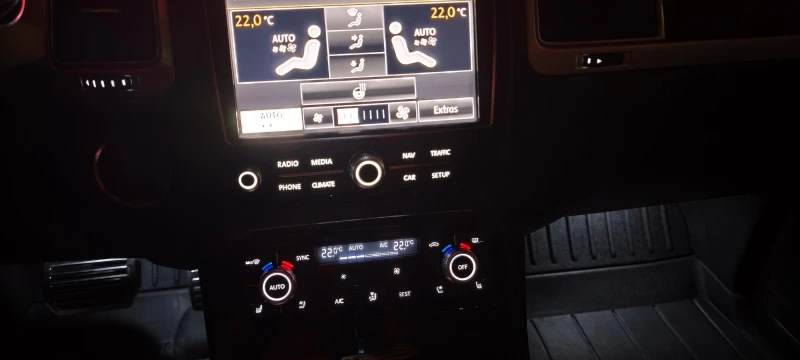 VW Touareg R-Line V6 TDI BMT 4MOTION, снимка 16 - Автомобили и джипове - 52432804