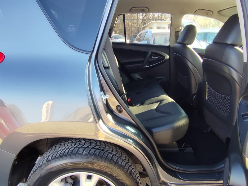 Toyota Rav4 2.2D-4D* 4X4* CROSSOVER* KOЖА* EURO5A* , снимка 12 - Автомобили и джипове - 52801881