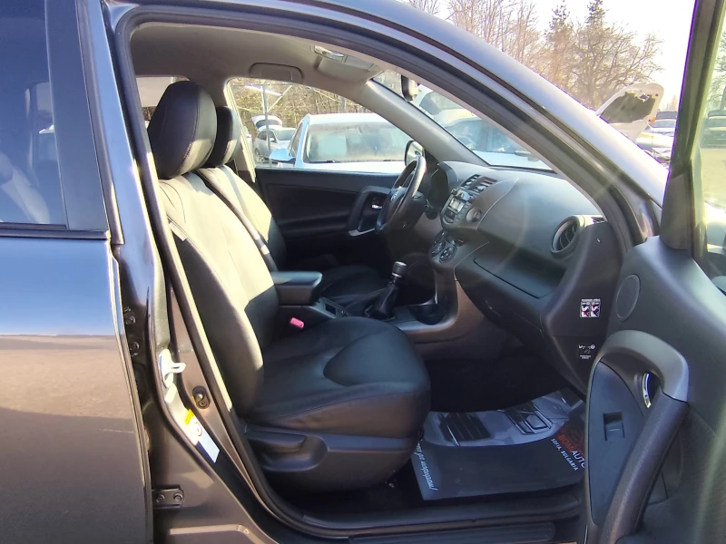 Toyota Rav4 2.2D-4D* 4X4* CROSSOVER* KOЖА* EURO5A* , снимка 11 - Автомобили и джипове - 52801881