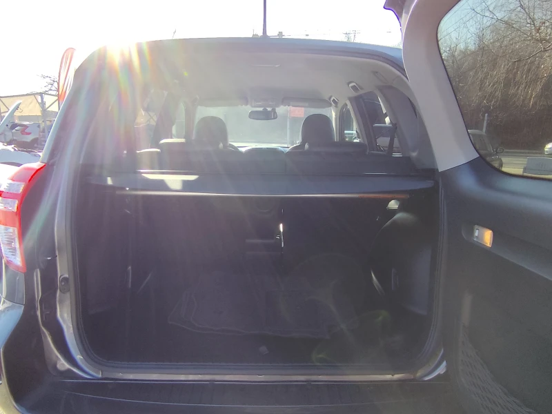 Toyota Rav4 2.2D-4D* 4X4* CROSSOVER* KOЖА* EURO5A* , снимка 13 - Автомобили и джипове - 52801881