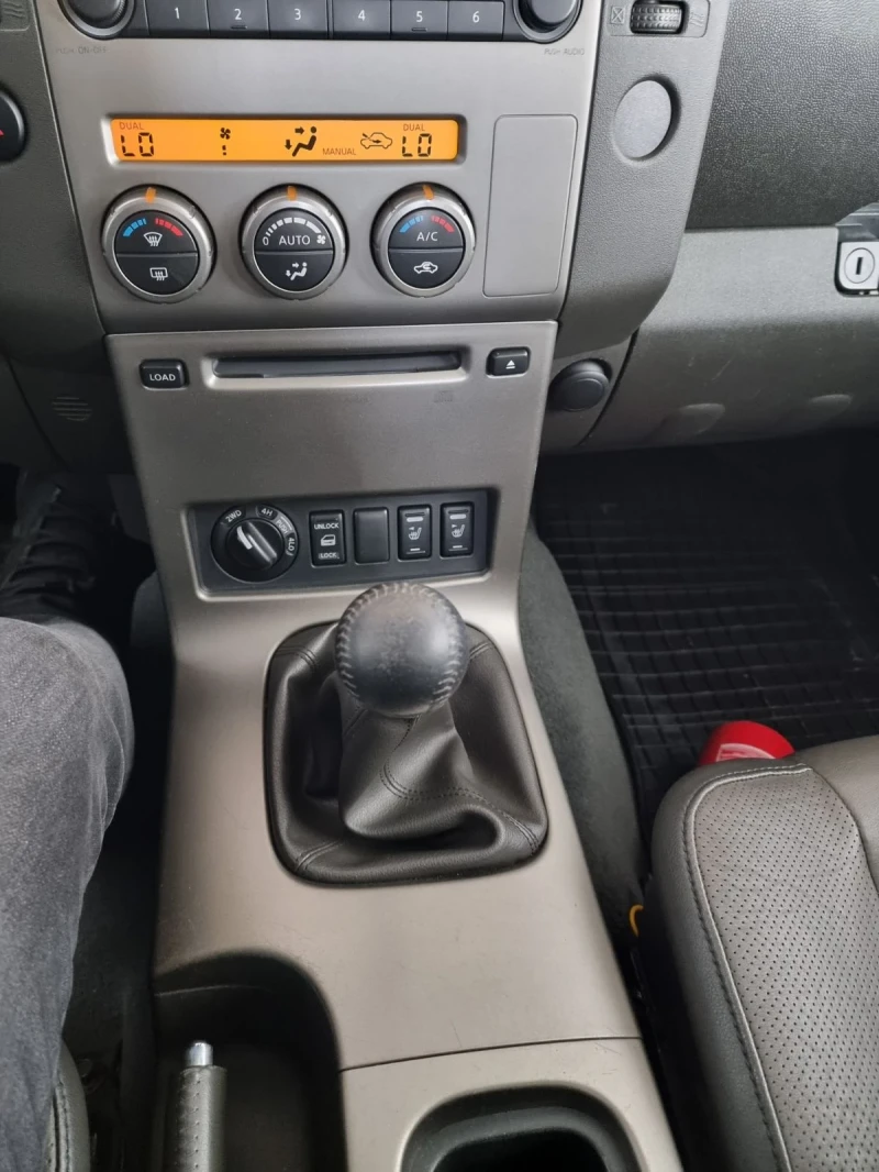 Nissan Navara 2.5 dci , снимка 12 - Автомобили и джипове - 53130779