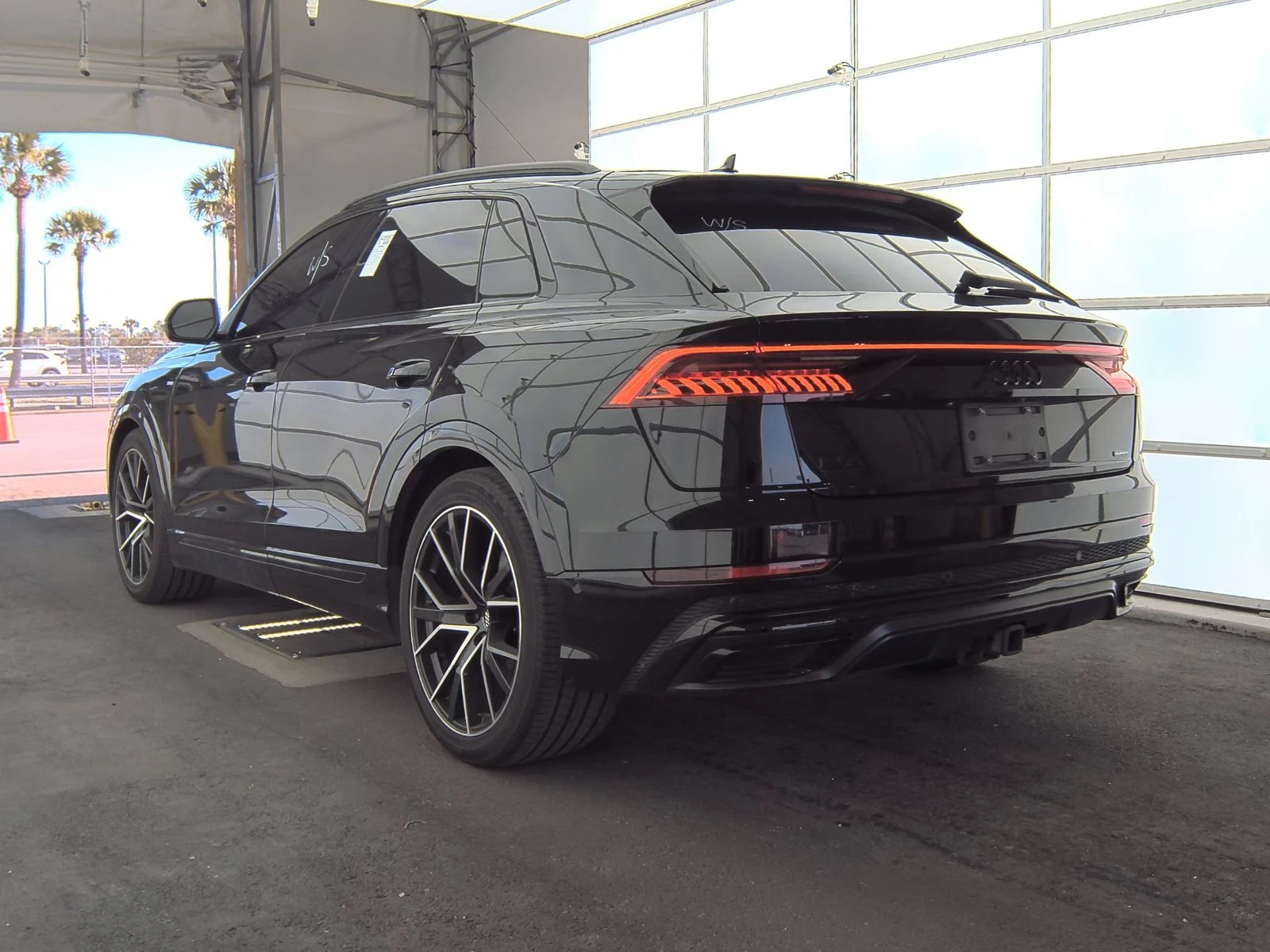 Audi Q8 PRESTIGE S-LINE* Матрикс* Bang&Olufsen 3D* Масаж*  - изображение 6