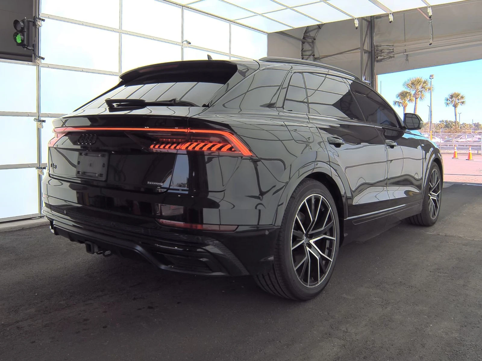 Audi Q8 PRESTIGE S-LINE* Матрикс* Bang&Olufsen 3D* Масаж*  - изображение 4
