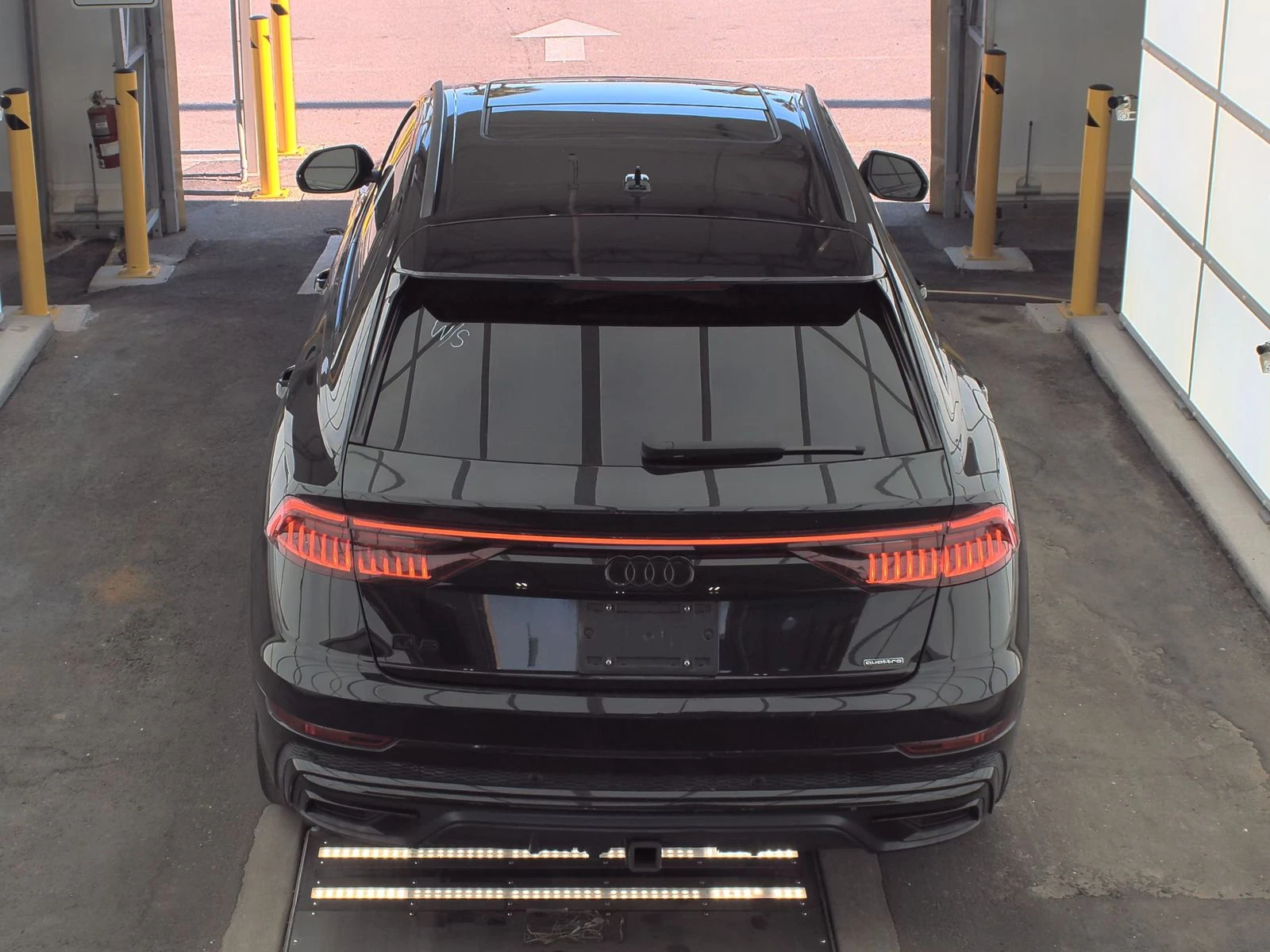 Audi Q8 PRESTIGE S-LINE* Матрикс* Bang&Olufsen 3D* Масаж*  - изображение 5