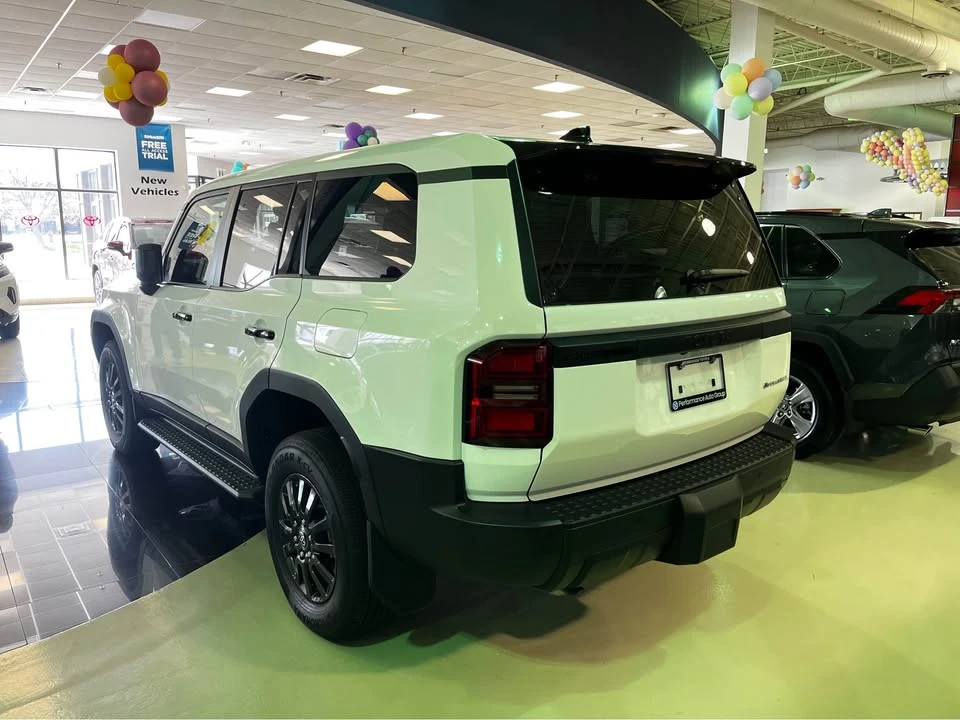 Toyota Land cruiser * 4WD* * HeadUp* * АвтоКредит* (ЦЕНА ДО БГ) - изображение 4