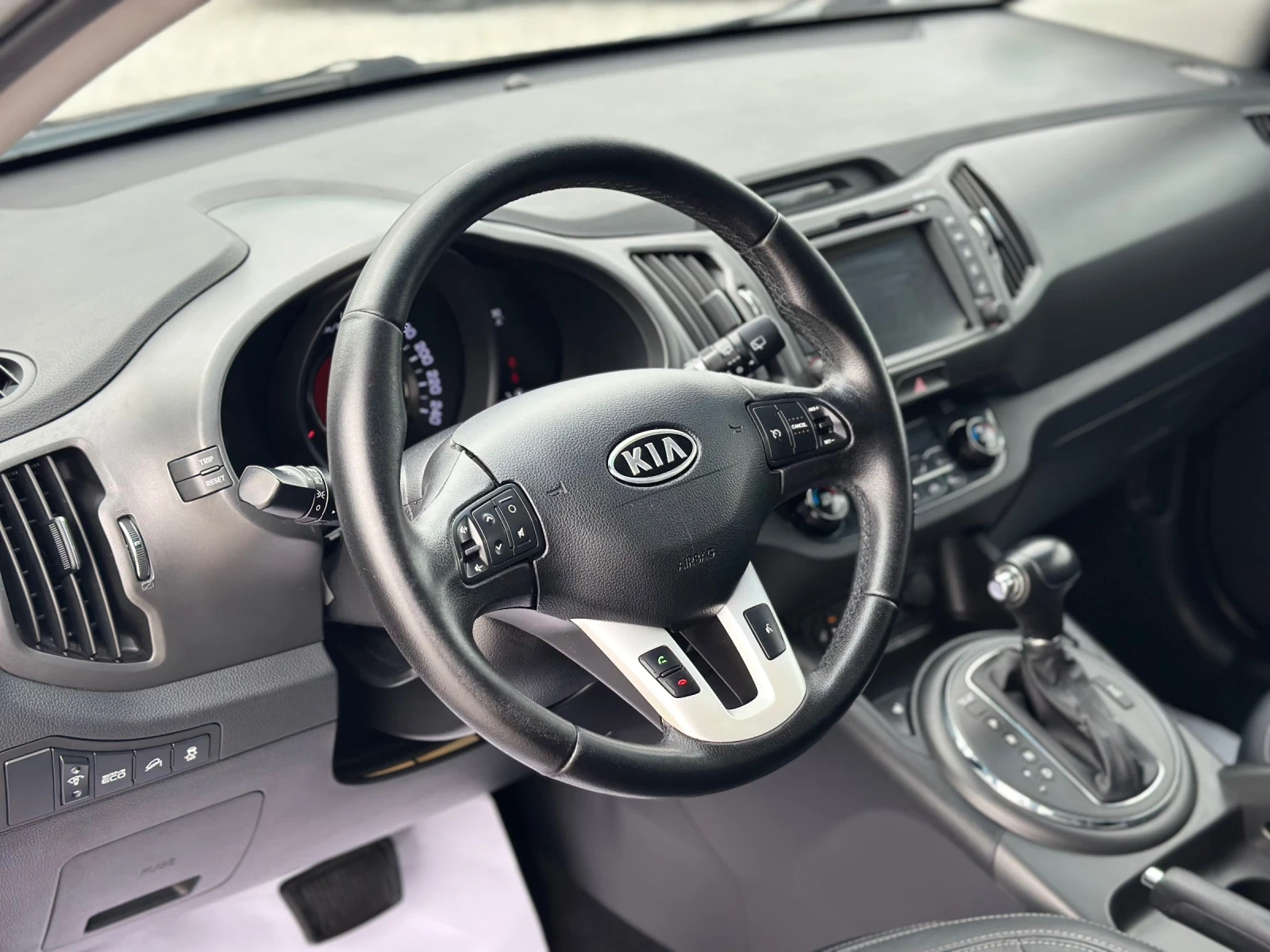 Kia Sportage 2.0 DIESEL 184 КС 4Х4 АВТОМАТ КАМЕРА - изображение 9