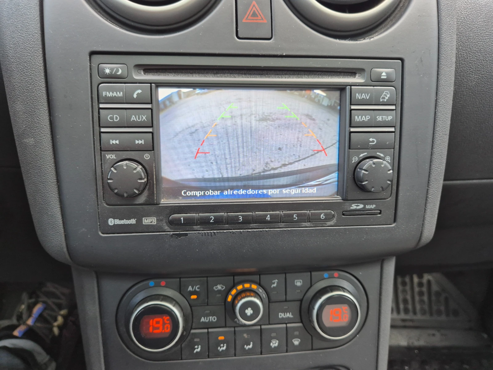 Nissan Qashqai 2.0i Avtomat Navi Koja 4x4 Швейцария , снимка 17 - Автомобили и джипове - 54620621
