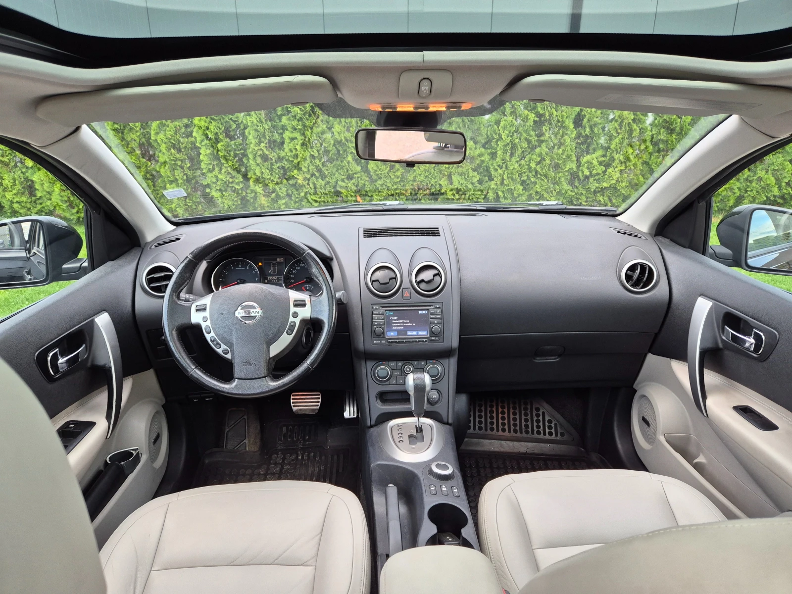 Nissan Qashqai 2.0i Avtomat Navi Koja 4x4 Швейцария , снимка 11 - Автомобили и джипове - 54620621