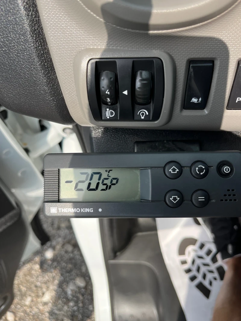 Renault Trafic 1.6 хладилен миносов, снимка 10 - Бусове и автобуси - 51284940