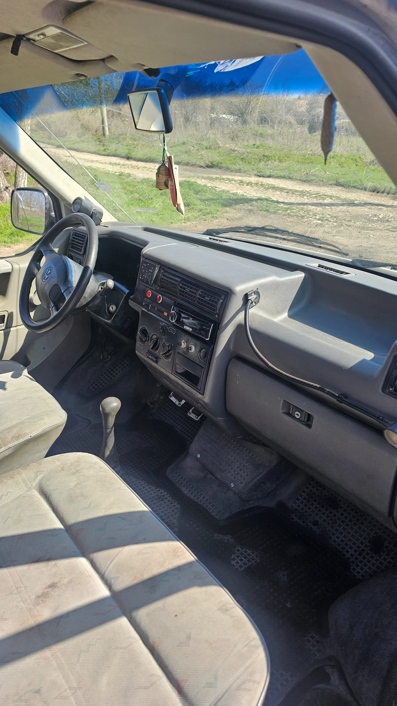 VW T4 2.5 бензин, снимка 3 - Бусове и автобуси - 53987049