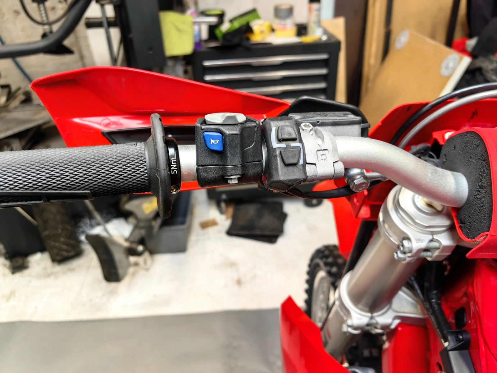 GASGAS EC 125 TBI 2025 - изображение 10