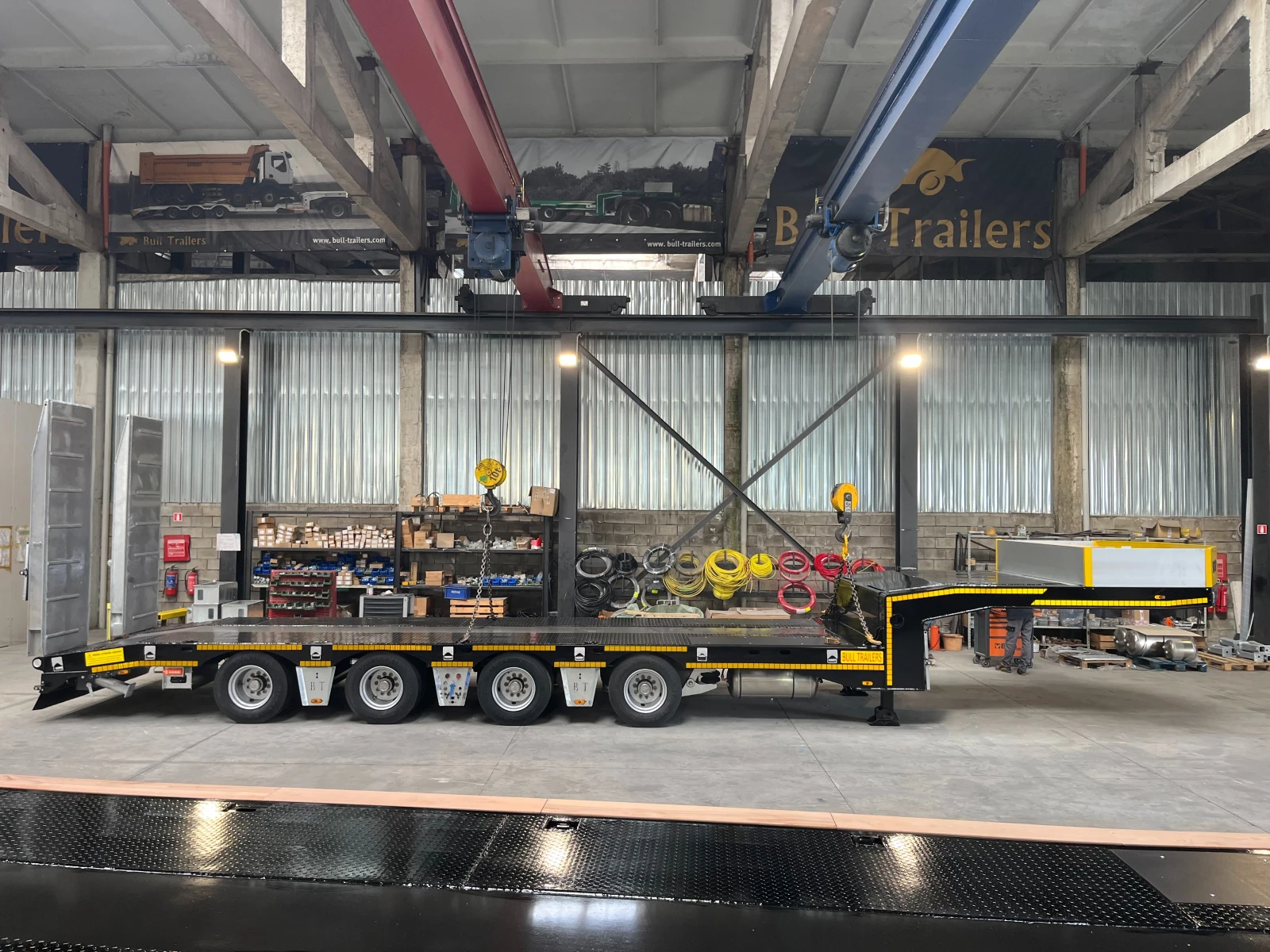 Полуремарке BULL TRAILERS LAMASSU