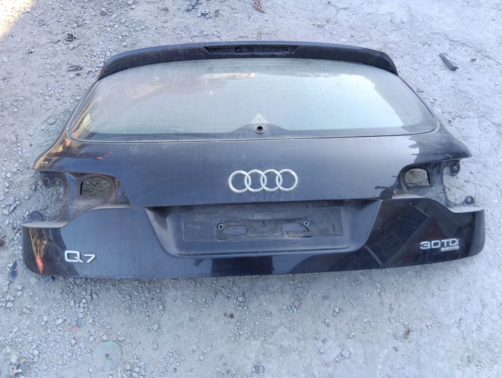 капак заден черен Audi Q7