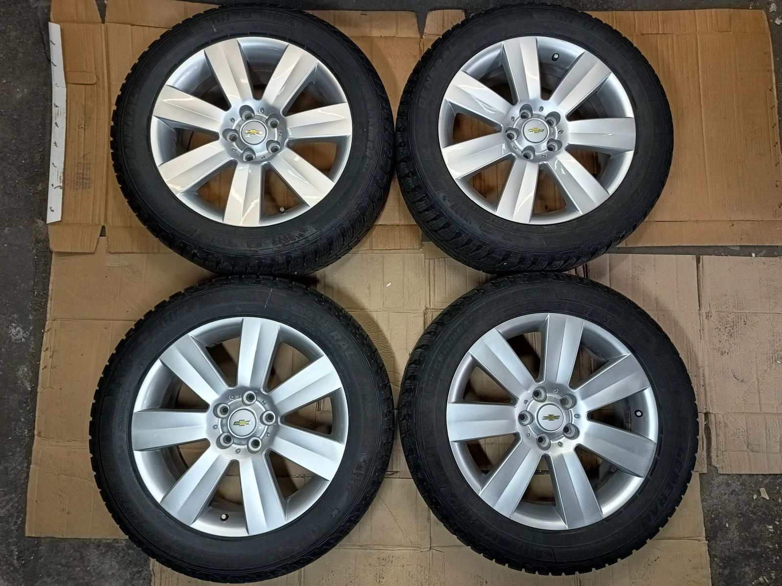 Гуми с джанти General 235/55R18