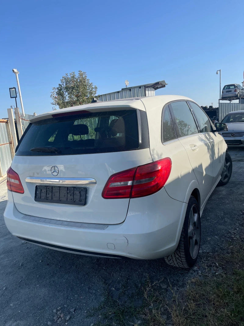 Mercedes-Benz B 180 CNG автомат на части , снимка 4 - Автомобили и джипове - 38562072