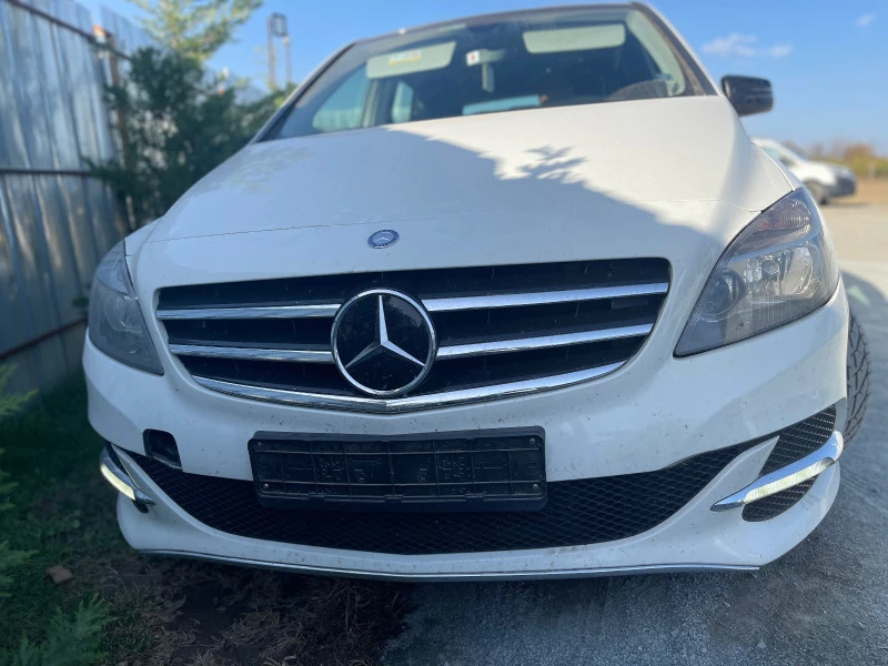 Mercedes-Benz B 180 CNG автомат на части , снимка 1 - Автомобили и джипове - 38562072