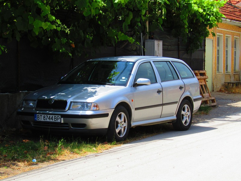 Skoda Octavia, снимка 2 - Автомобили и джипове - 46443704